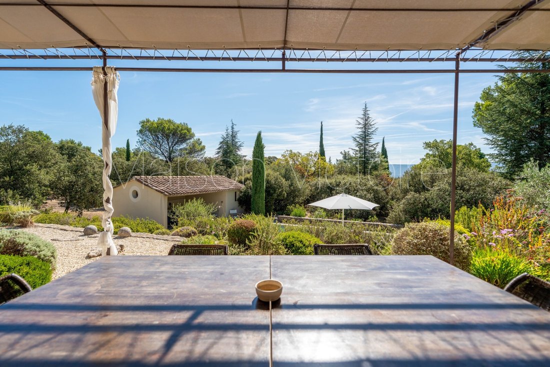 Contemporary Villa In Cabrières D'avignon, Provence Alpes Côte D'azur