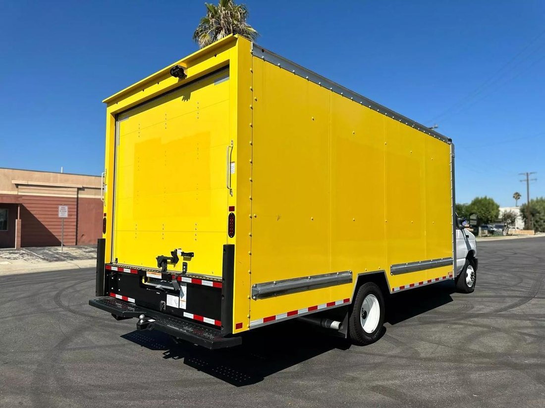 2022 Ford E350 Super Duty Cutaway In Montclair, Ca, United States For