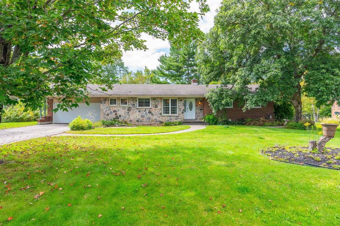 House in Huntsville, Ontario, Canada 3 - 13239179