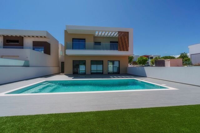 House in Quarteira, Algarve, Portugal 1 - 13244684