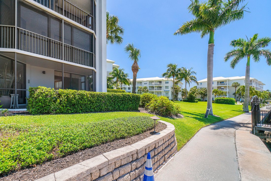 Waterfront Living In An End Unit In North Palm Beach, Florida, United