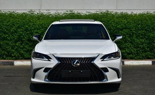 2023 Lexus ES350 awd in Dubai, United Arab Emirates 1
