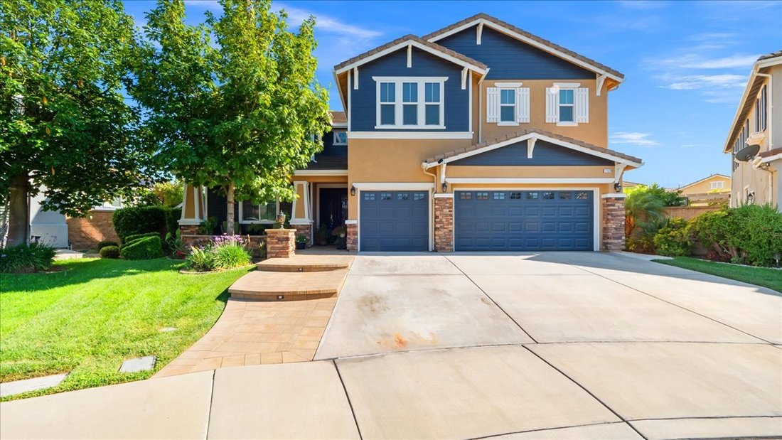 5 Bedrooms Single Family Detached In Jurupa Valley, California, United