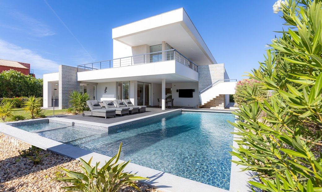 4 Bedroom Villa, Western Algarve Praia Da Luz Ref In Luz, Algarve