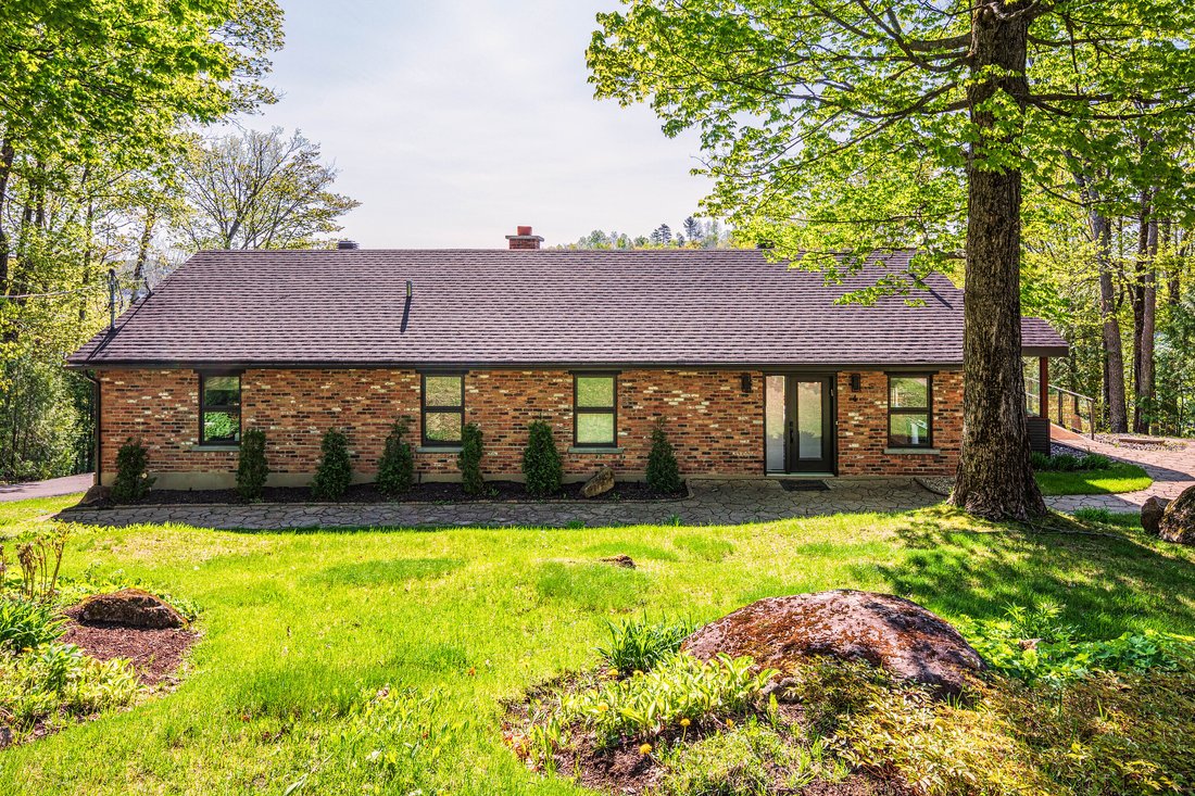 Exquisite Country Home In Estérel, Quebec, Canada For Sale (13248363)