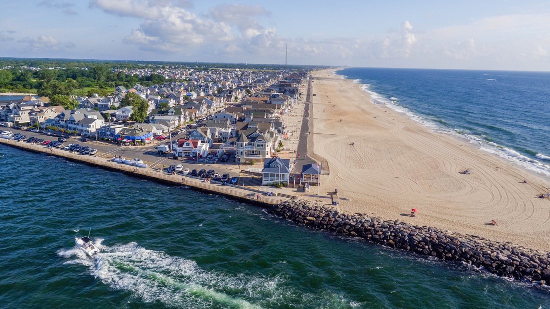 Broad Street Commons In Manasquan, New Jersey, United States For Sale