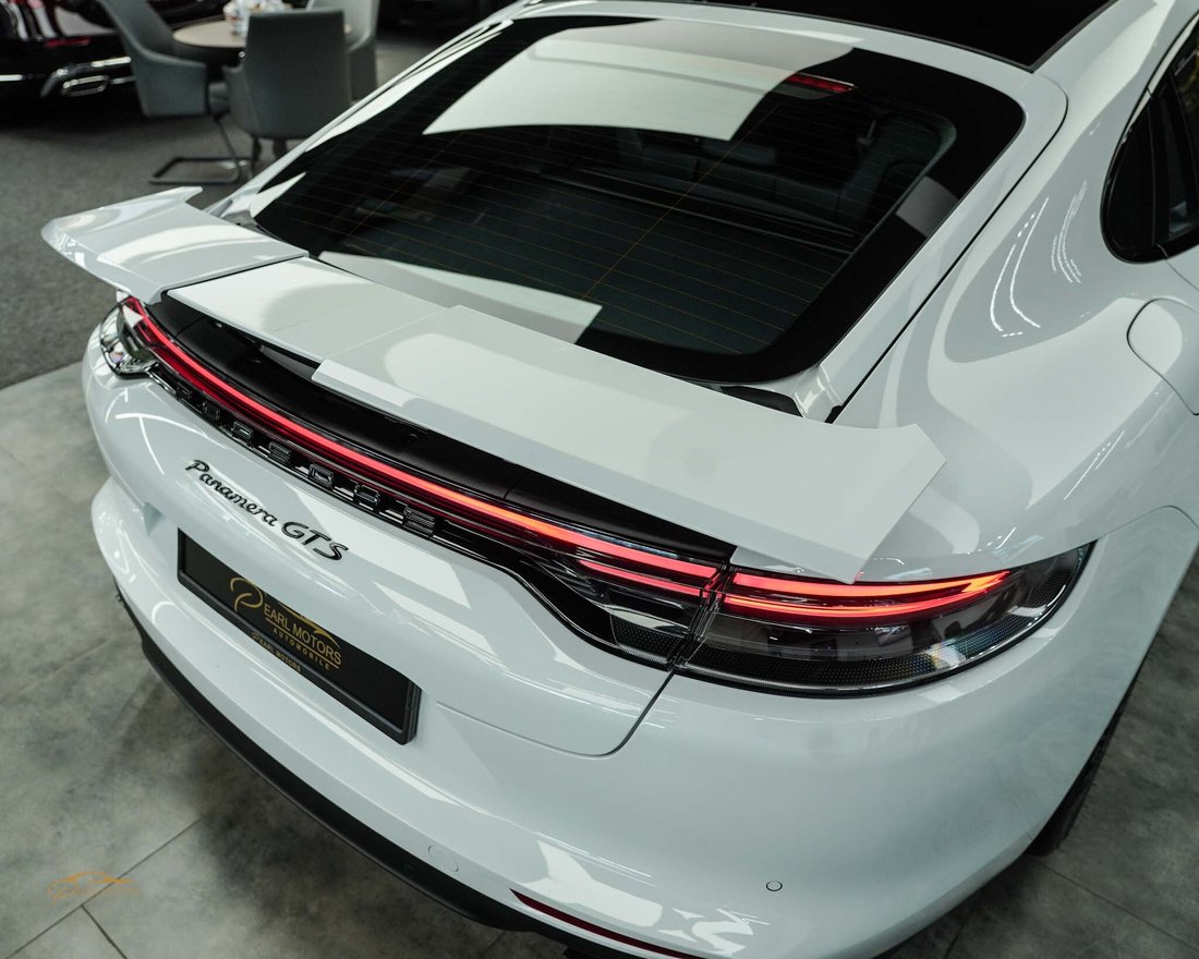 Sedan in Dubai, Dubai, United Arab Emirates 5 - 13249584