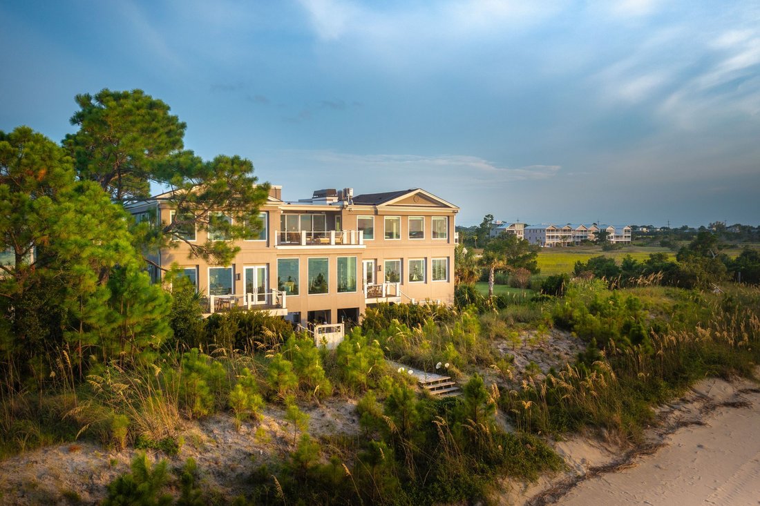 Showpiece Of Luxury Beachfront Living In Tybee Island, United
