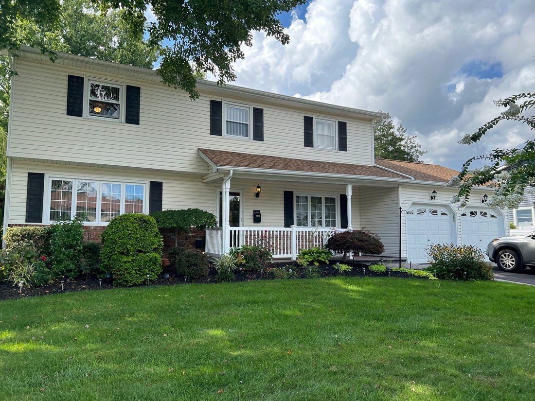 5 Bedrooms Single Family Detached In Wyandanch, New York, United States