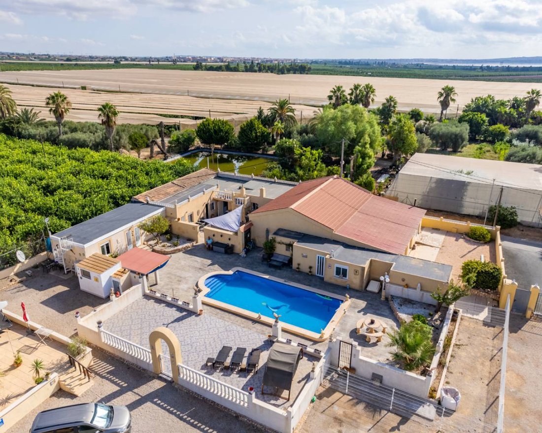 Finca in Los Montesinos, Valencian Community, Spain 1 - 13250193