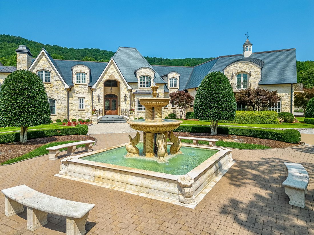 6 Bedrooms Single Family Detached In Dalton, United States For