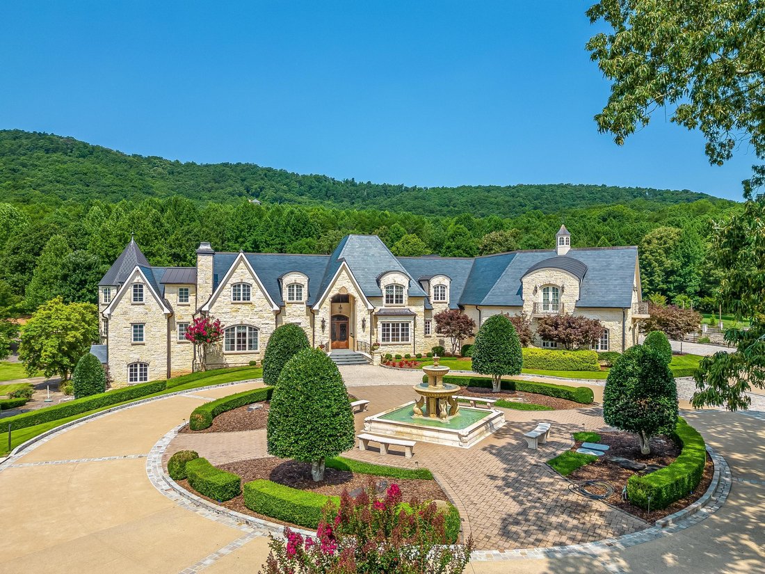 6 Bedrooms Single Family Detached In Dalton, United States For