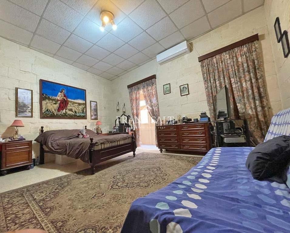 Town House In Vittoriosa 12 Cottonera Zone In Birgu, Malta For Sale