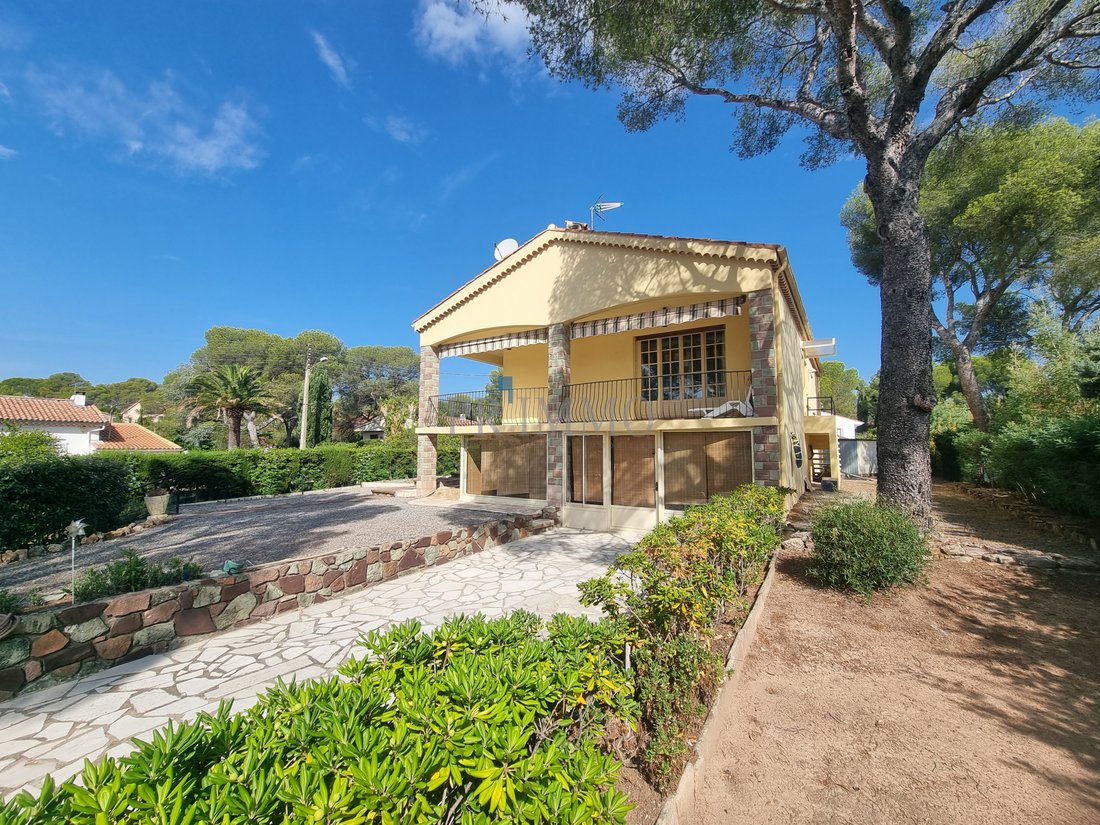 Villa in Boulouris, Saint-Raphaël, France 1 - 13256177