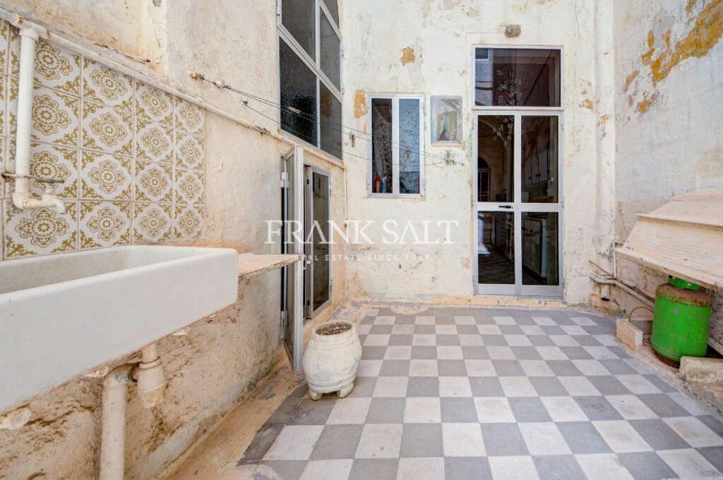 Large Townhouse With Sea Views In Senglea, Malta For Sale (12361785)