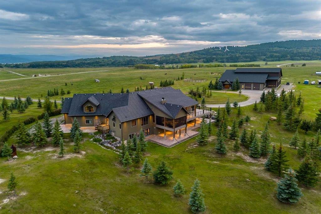Wildcat Views Spectacular 63 Acre Western Estate In Radnor, Alberta