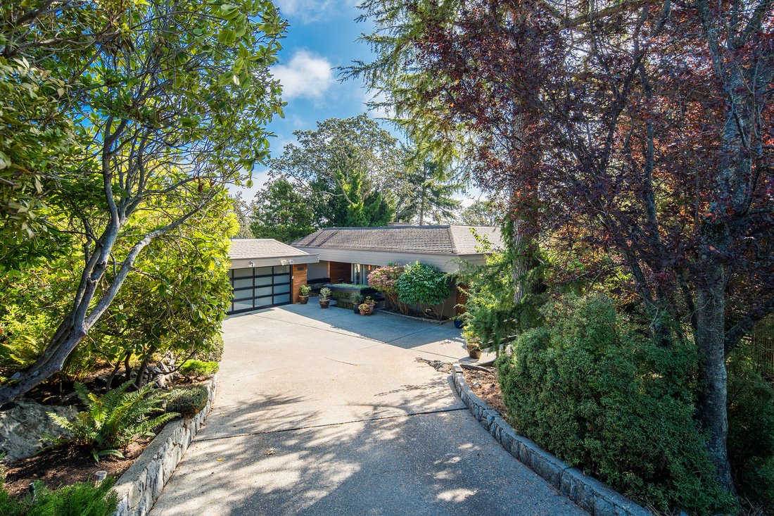 Rockland Modernist In Victoria, British Columbia, Canada For Sale
