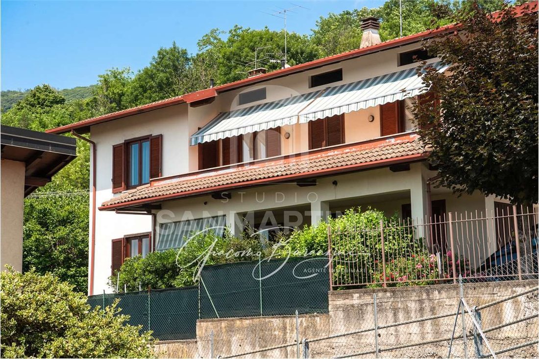Villa in Gavirate, Lombardy, Italy 1 - 13254948