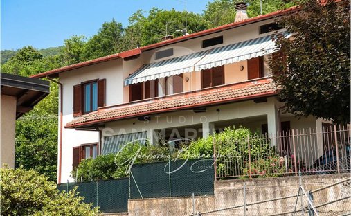 Villa in Gavirate, Lombardy, Italy 1