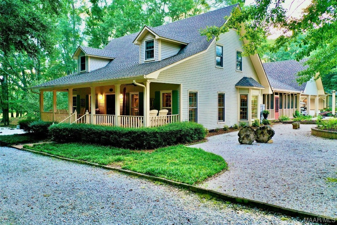 6 Bedrooms Single Family Detached In Coffee Springs, Alabama, United