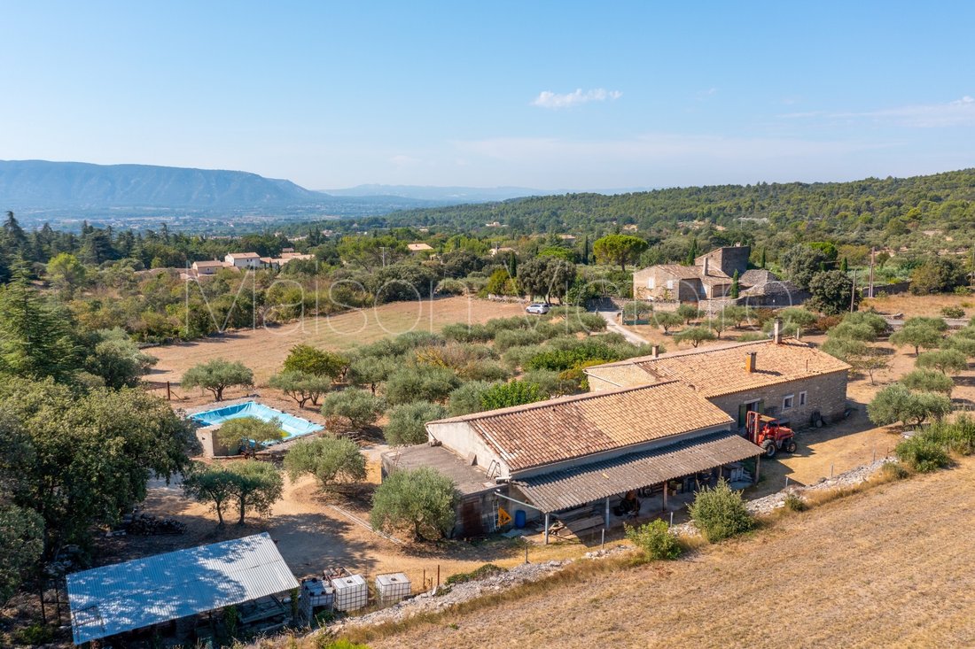 Property With In Cabrières D'avignon, Provence Alpes Côte D'azur