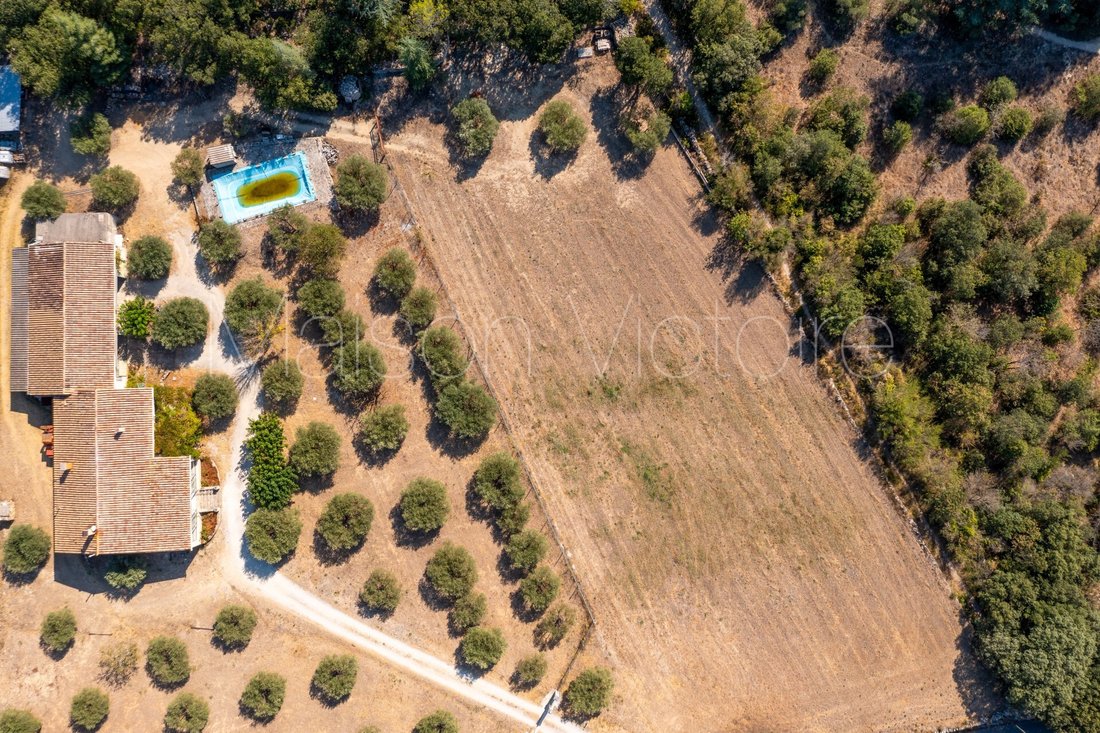 Property With In Cabrières D'avignon, Provence Alpes Côte D'azur