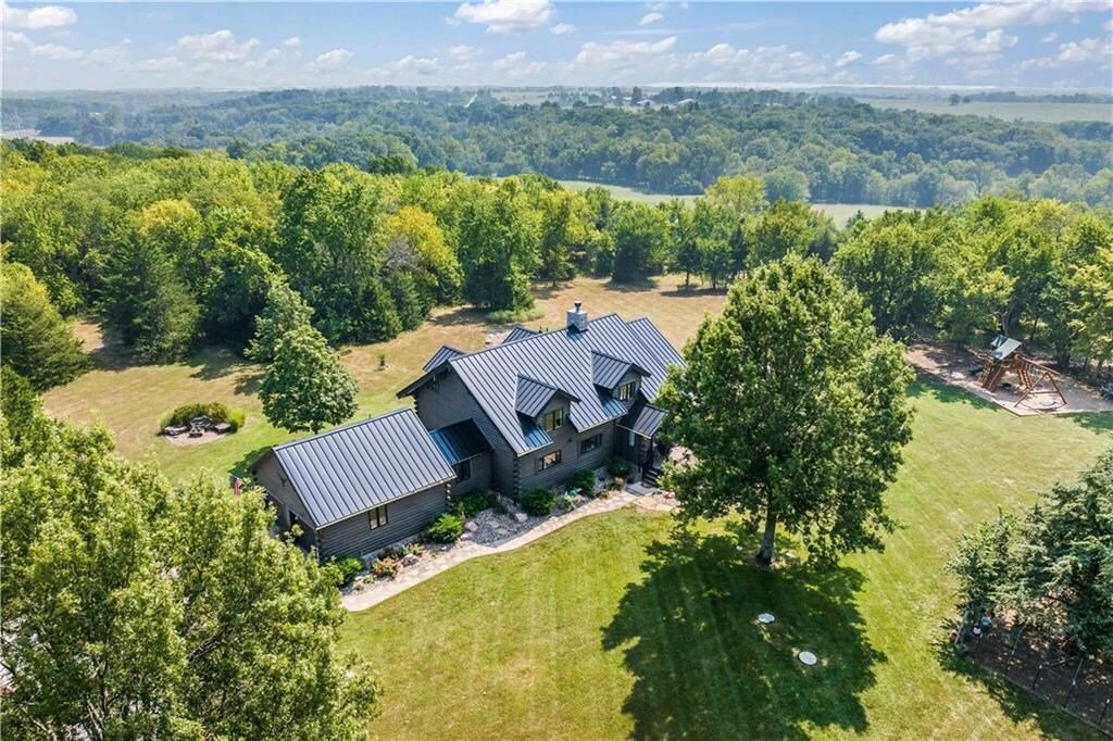 Unbelievably Pretty Log Home On Over 46 Scenic In Olathe, Kansas