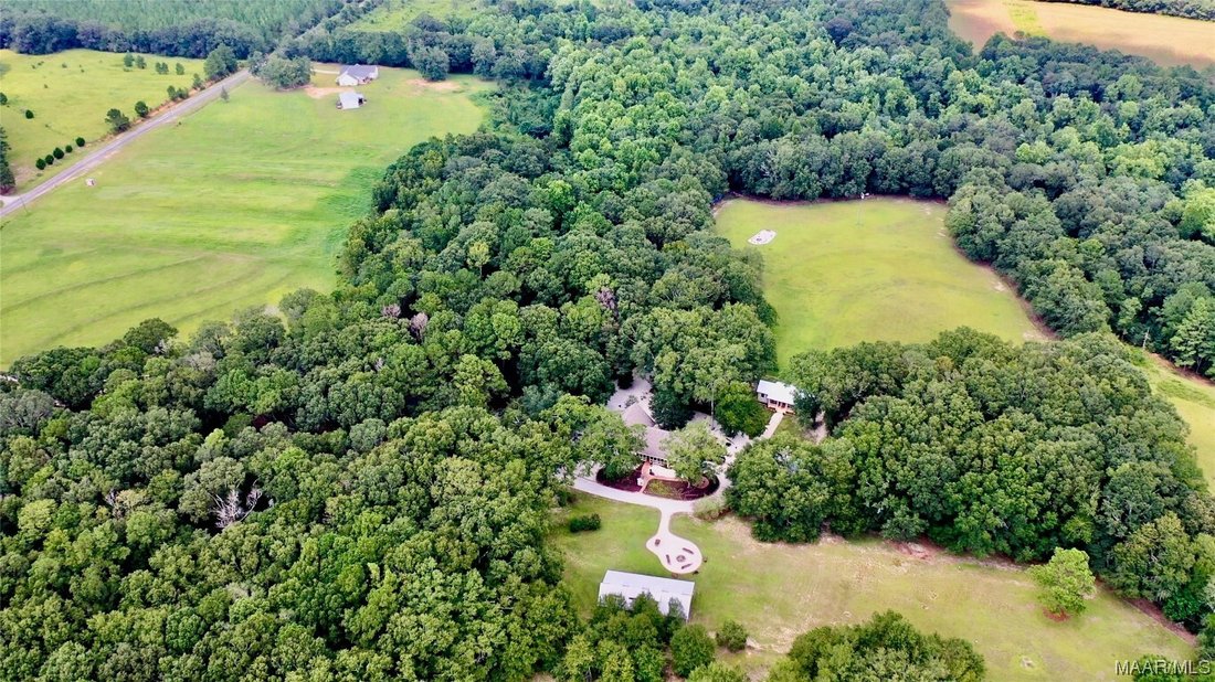 6 Bedrooms Single Family Detached In Coffee Springs, Alabama, United