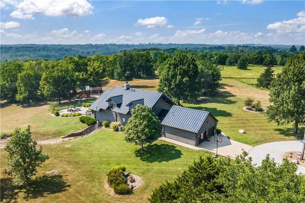 Unbelievably Pretty Log Home On Over 46 Scenic In Olathe, Kansas