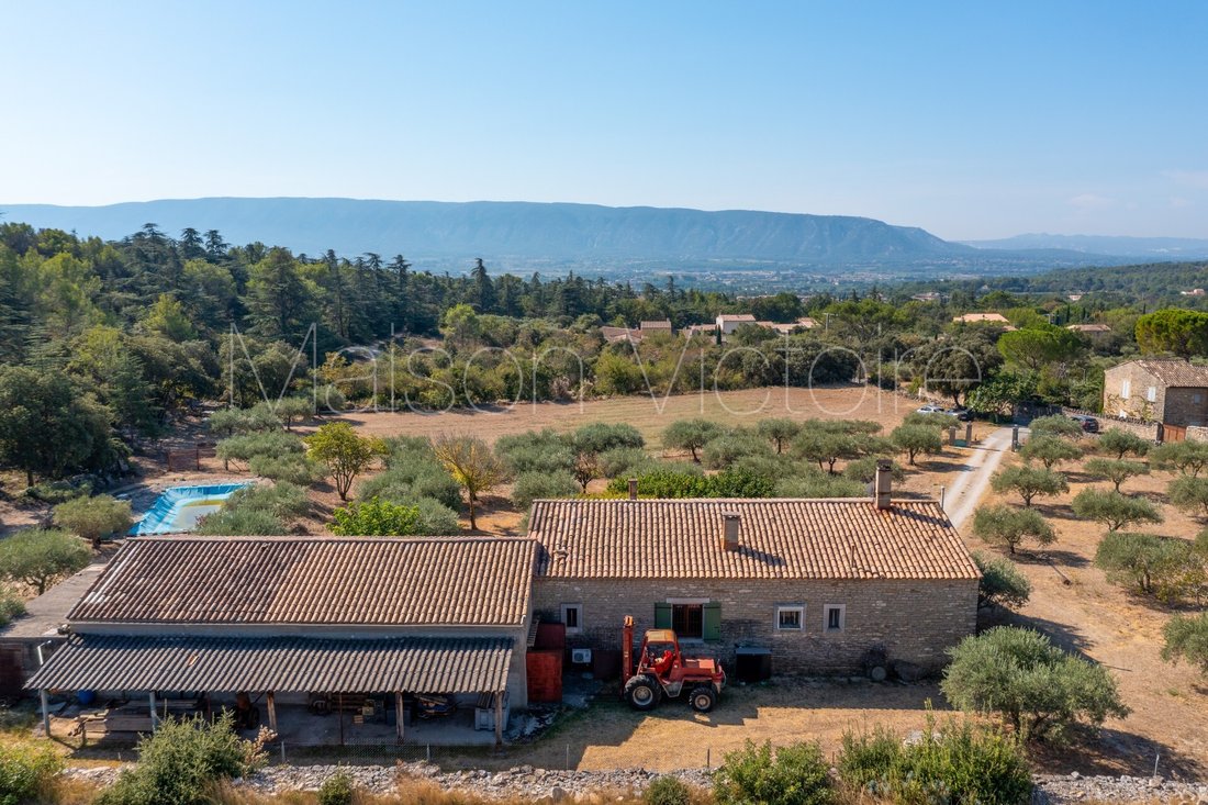 Property With In Cabrières D'avignon, Provence Alpes Côte D'azur