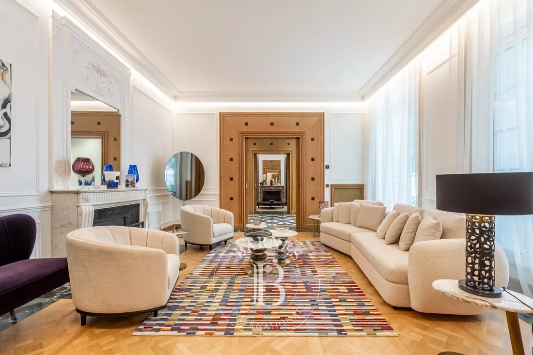 House in Paris, Île-de-France, France 3 - 13258634
