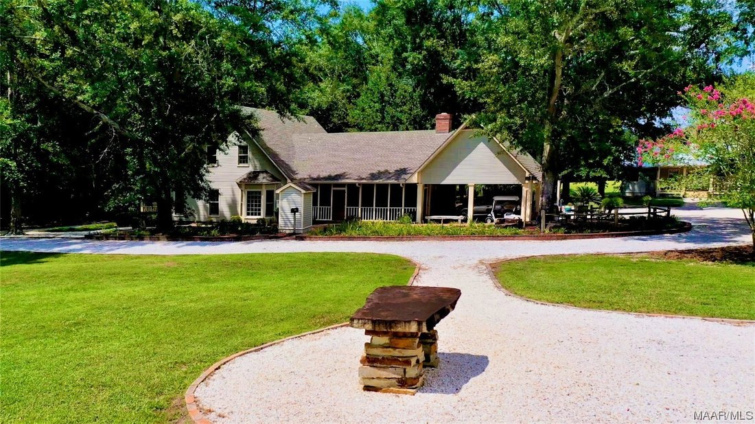 6 Bedrooms Single Family Detached In Coffee Springs, Alabama, United