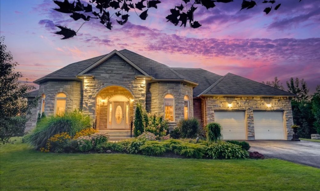 A Beautifully Maintained Rideau Forest Estate! In Ottawa, Ontario, Canada For Sale (13256889)