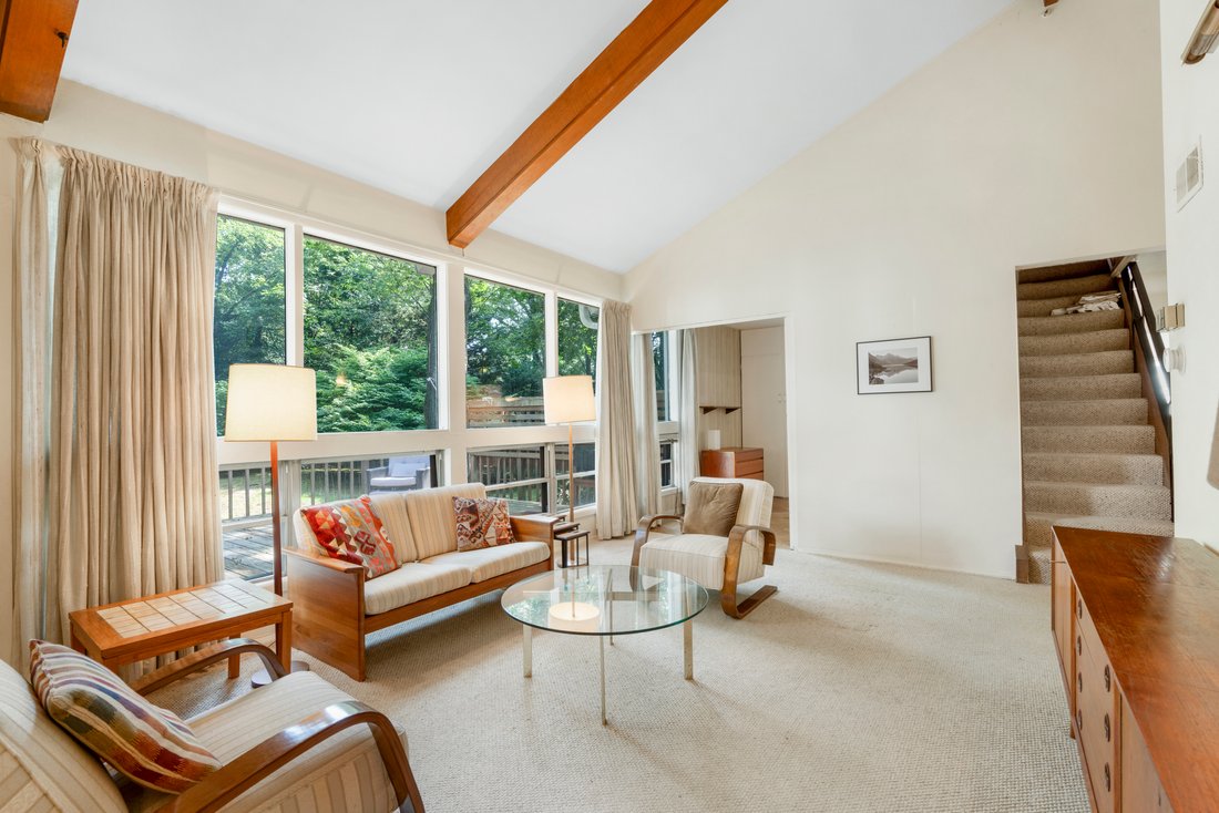 Bayberry Mid Century Ranch In New Rochelle, New York, United States For