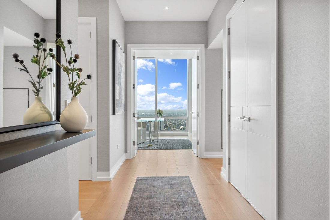 High Rise Condo In Chicago, Illinois, United States For Sale (12698875)