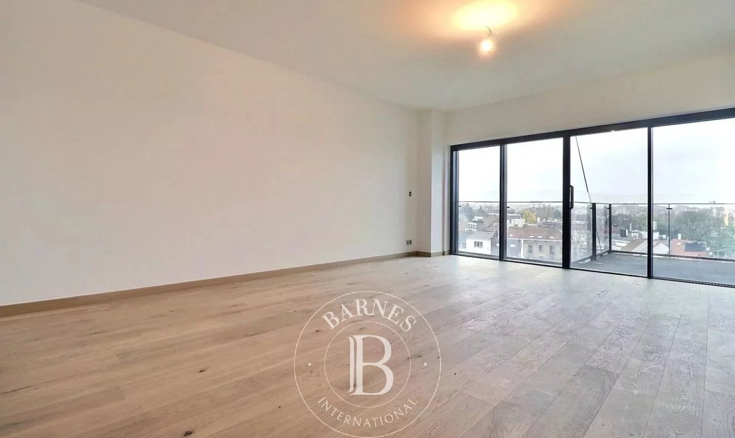 Avenue Louise 2 Bedroom Apartment + Terrace In Elsene, Brussels
