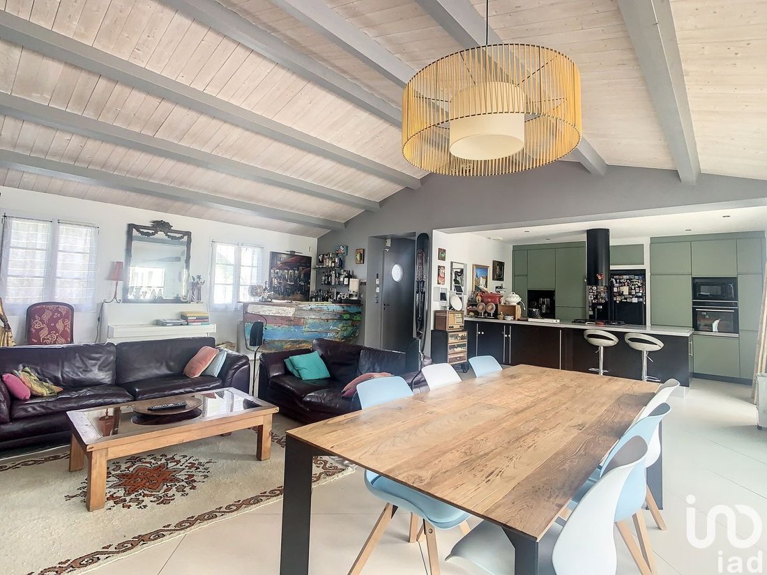 Vente Maison/Villa 7 Pièces In Charron, Nouvelle Aquitaine, France For