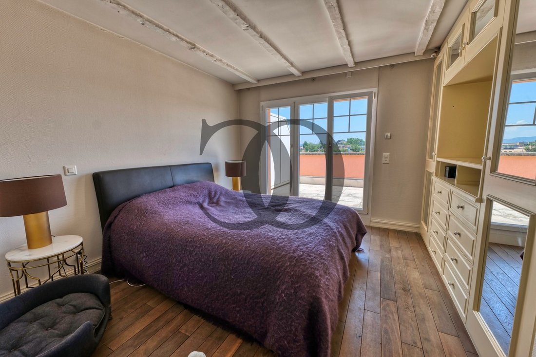 Charming Attic To Renovate With Great Potential In Nyon, Vaud, Switzerland For Sale (13264594)