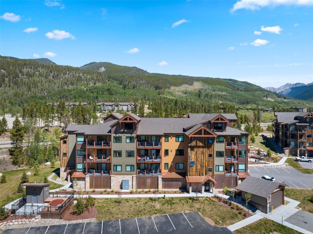 New Residence With Sleek Finishes And In Dillon, Colorado, United
