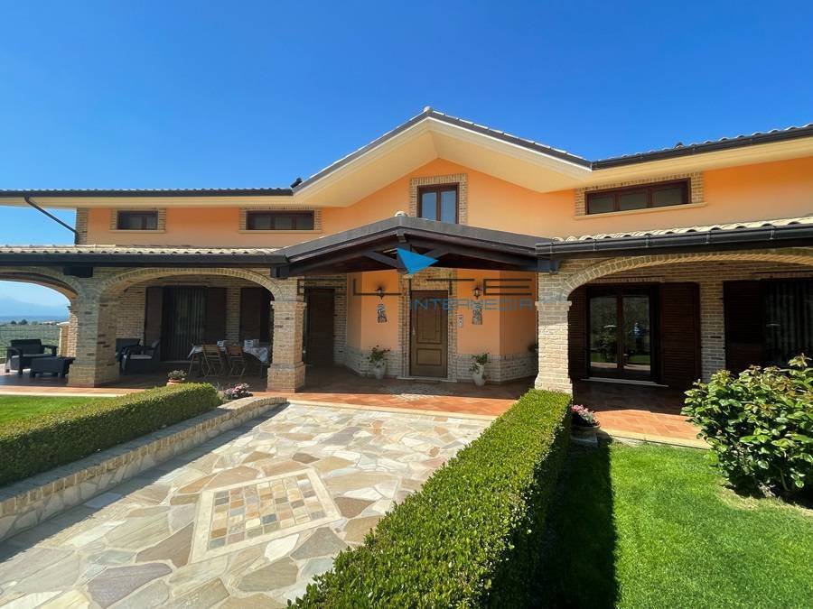 Villa in Citta Sant'Angelo, Abruzzo, Italy 5 - 13262234