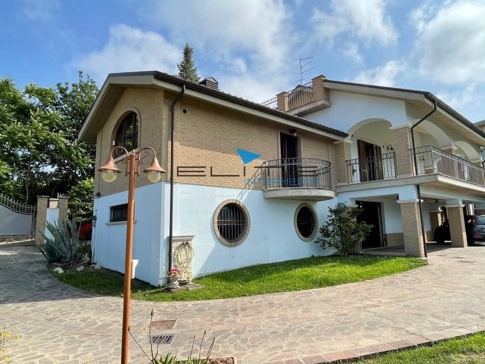 Villa en Pescara, Abruzos, Italia 1 - 13262205