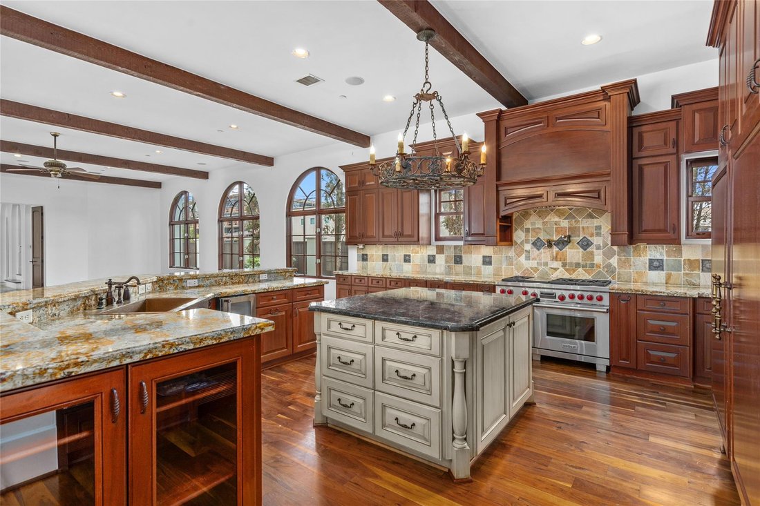 4553 Bellaire Boulevard In Bellaire, Texas, United States For Sale