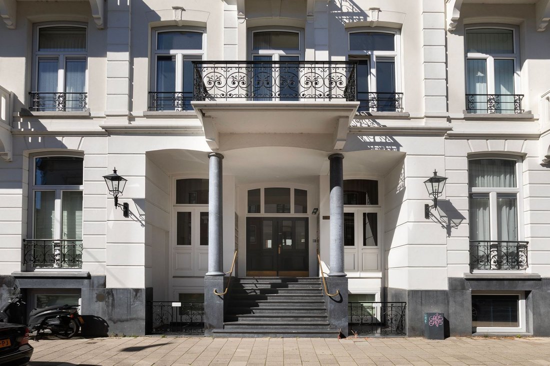 Living Directly On The Vondelpark, In Apollobuurt, North Holland