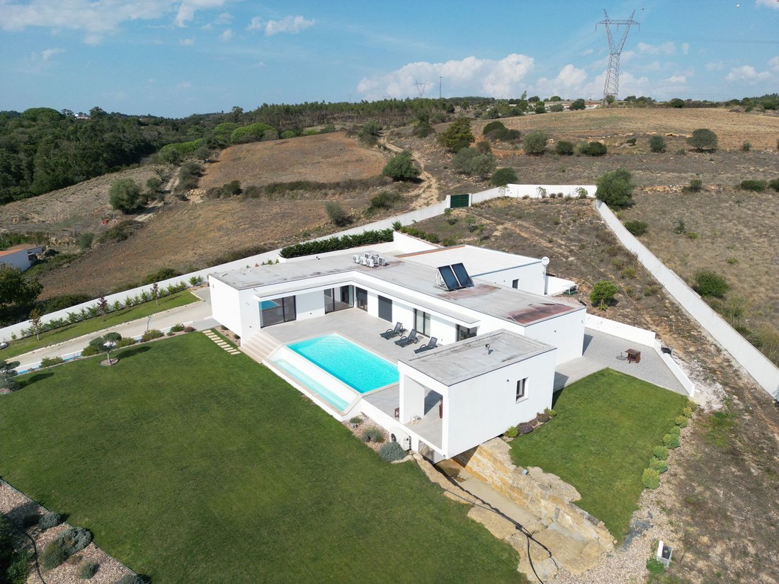 Moradia Térrea Com Piscina In Santo Estêvão Das Galés, Lisbon, Portugal