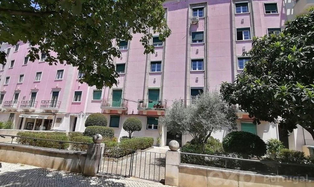 Santiago (Sesimbra) Apartment In Sesimbra, Setubal, Portugal For Sale