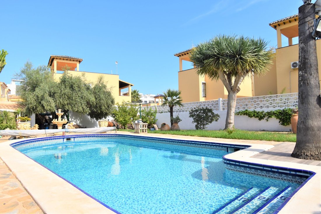 Villa in Orihuela, Valencian Community, Spain 2 - 13261156