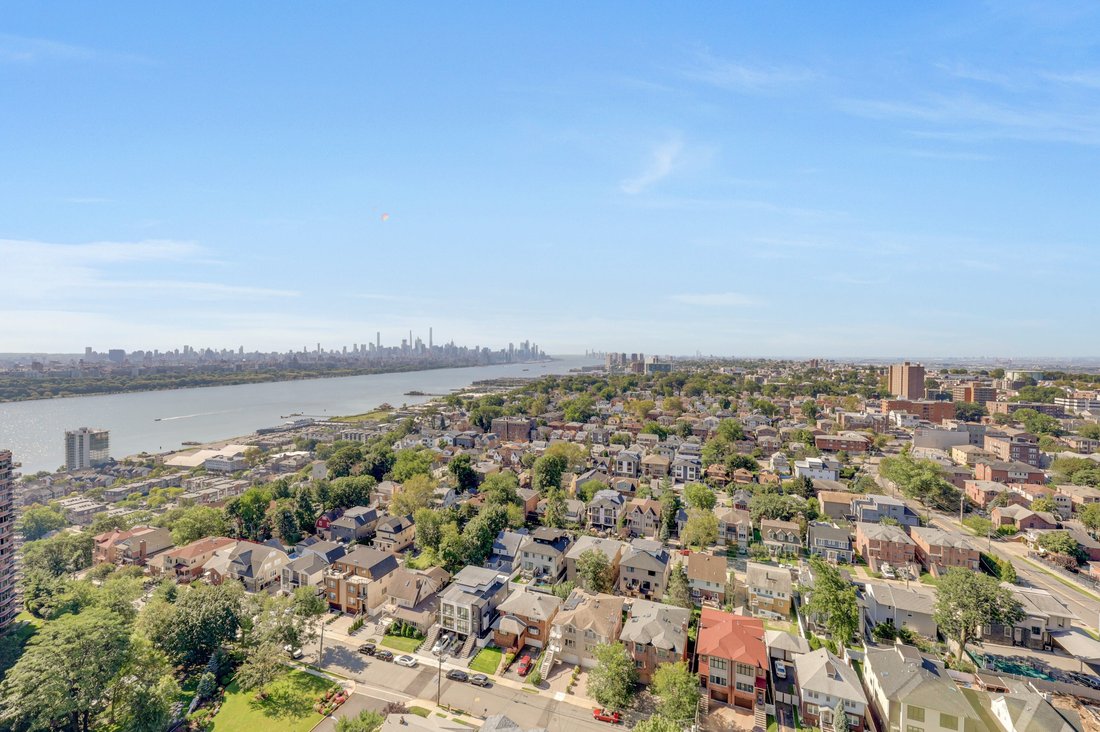 Winston Towers In Cliffside Park, New Jersey, United States For Sale