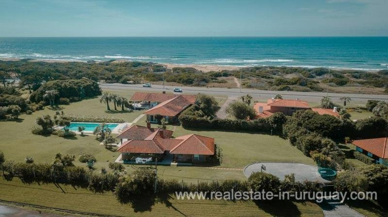Villa in Punta del Este, Maldonado Department, Uruguay 1 - 13281455