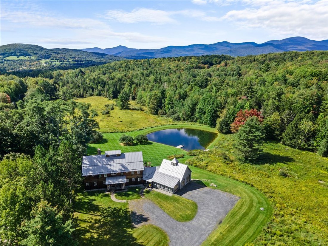 5 Bedrooms Single Family Attached In Stowe, Vermont, United States For ...