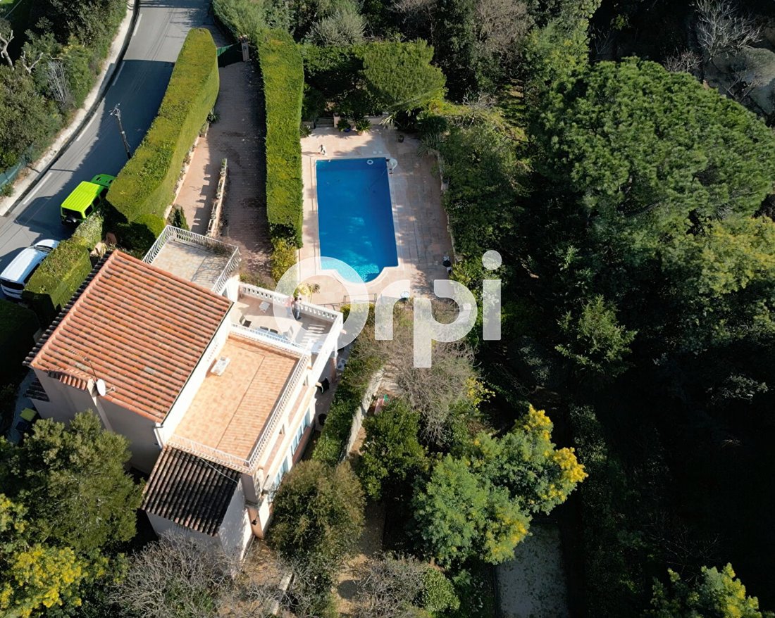 House in Grimaud, Provence-Alpes-Côte d'Azur, France 1 - 12704748